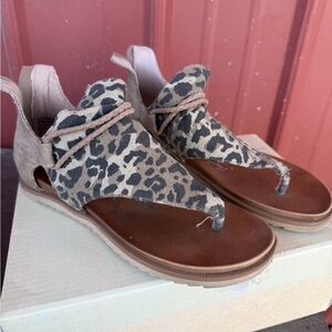 Very G Leopard Print Thong Sandals with Brown Footbed